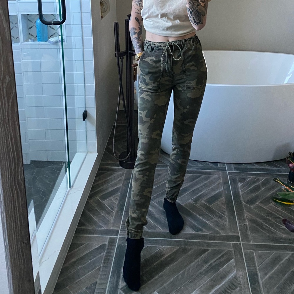 High waisted camo joggers